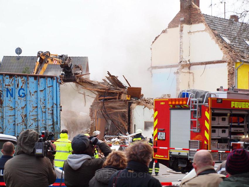 Hausexplosion Bruehl bei Koeln Pingsdorferstr P555.JPG